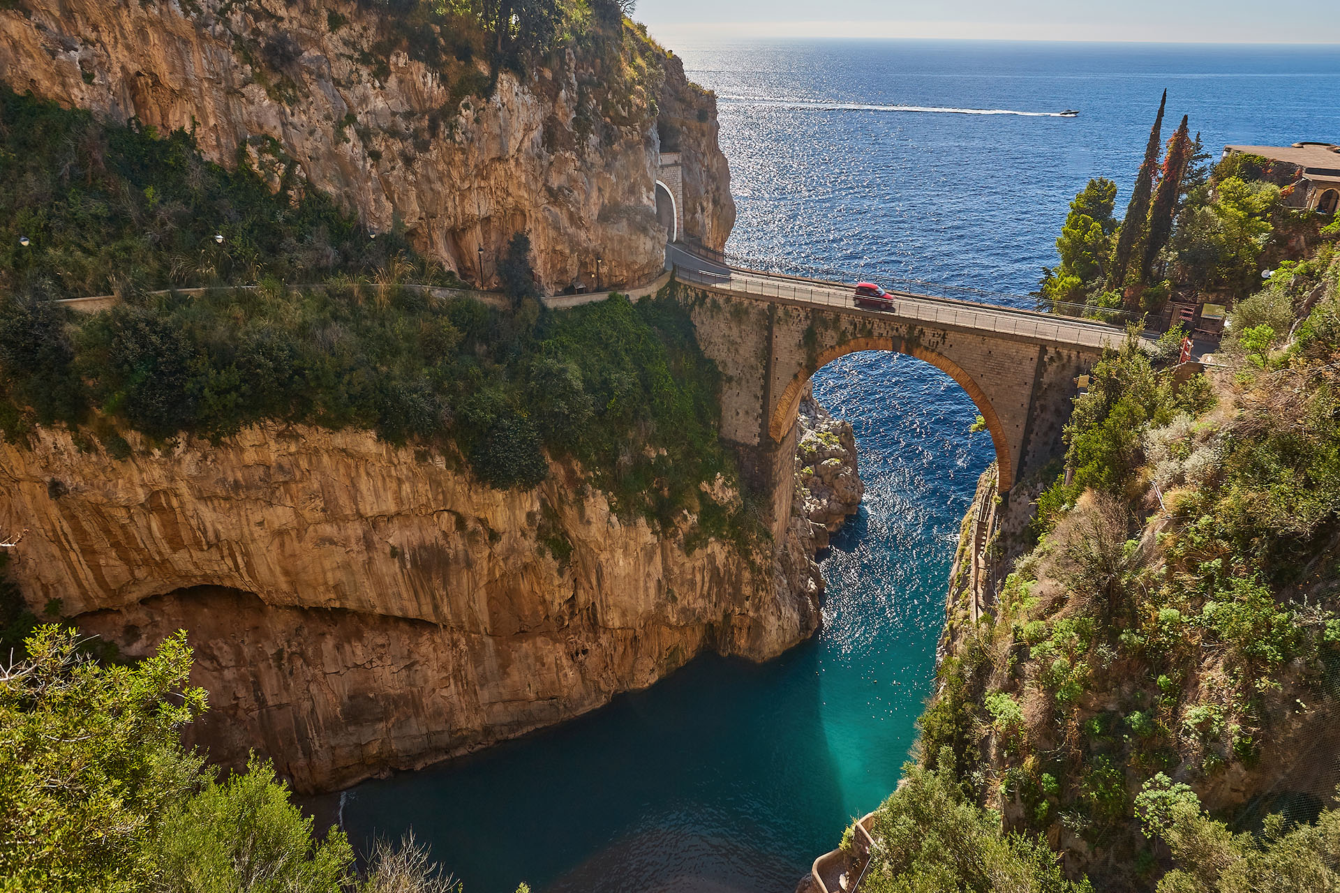 I segreti della costa: il Fiordo di Furore e la Grotta dello Smeraldo