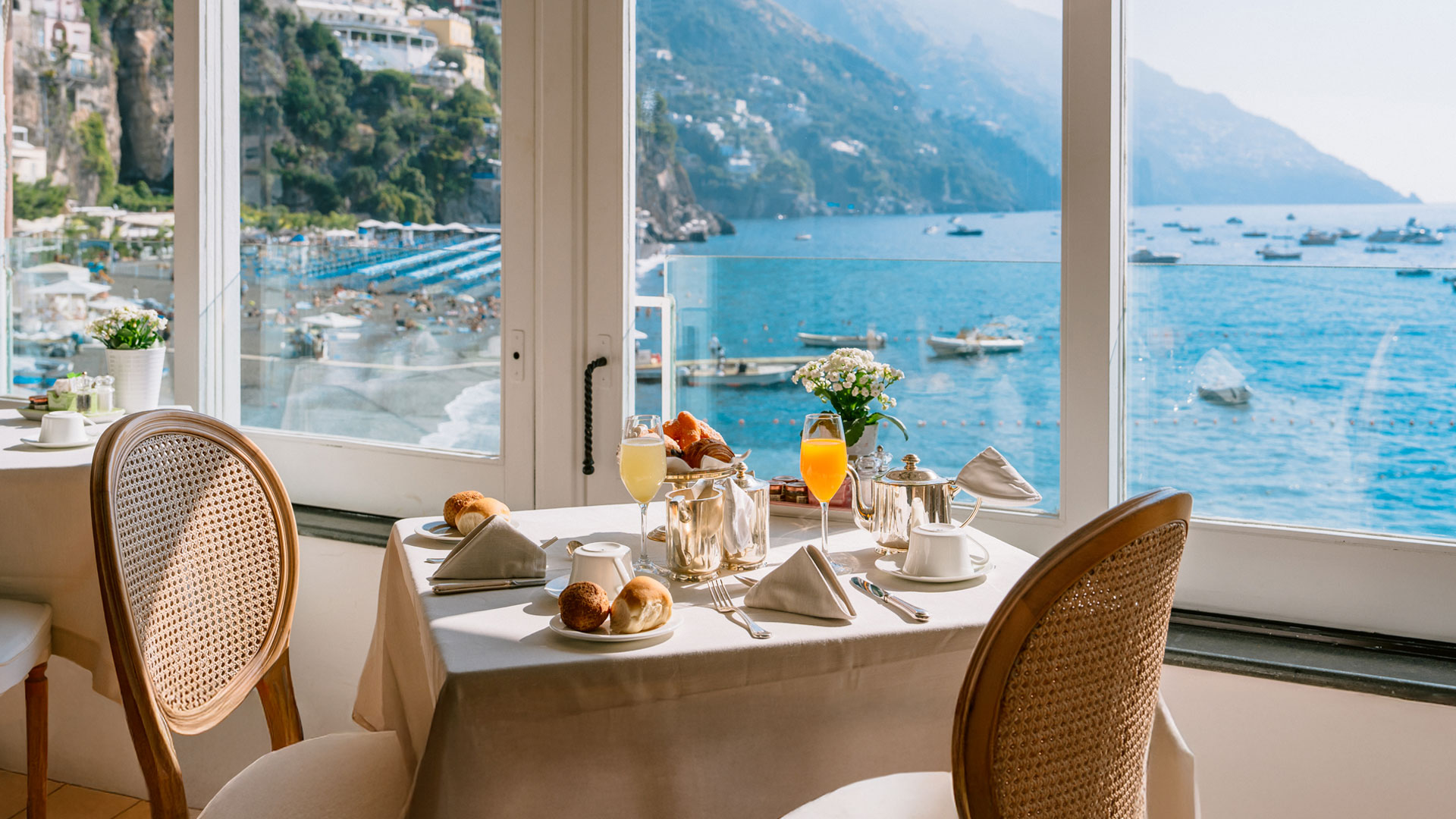 Colazione nella sala Bouganville